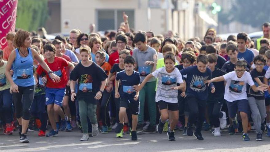 Colegios de Canet corren contra la leucemia infantil