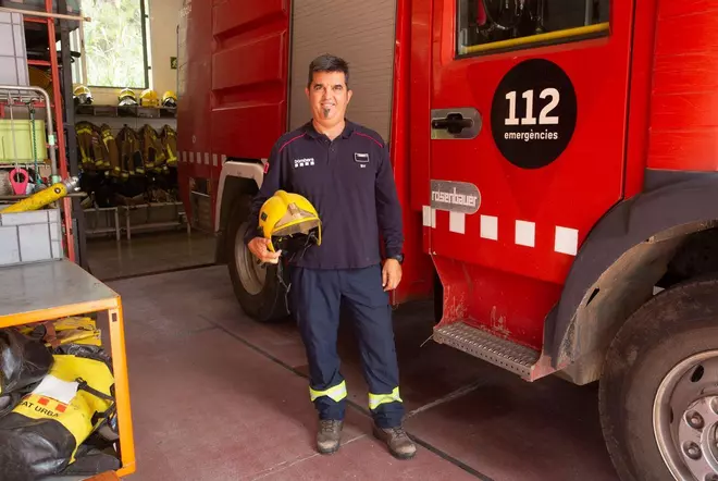 Isidre Sierra, el alcalde-bombero del área de Barcelona: "Esto es lo más guapo que me ha pasado en la vida"