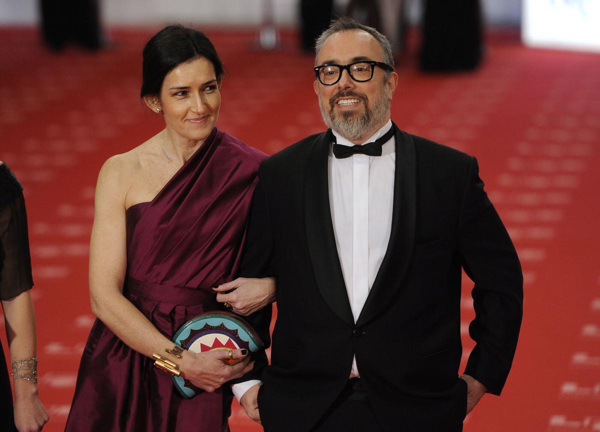 Spanish film director Alex de la Iglesia (R), nominated for ' Balada triste de trompeta ' arrives at the Goya film Awards ceremony with Spanish minister of culture Angeles Gonzalez Sinde (L) on February 13, 2011 in Madrid. AFP PHOTO / DANI POZO