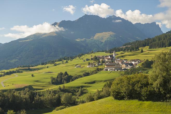 Pueblo en los Alpes Suizos