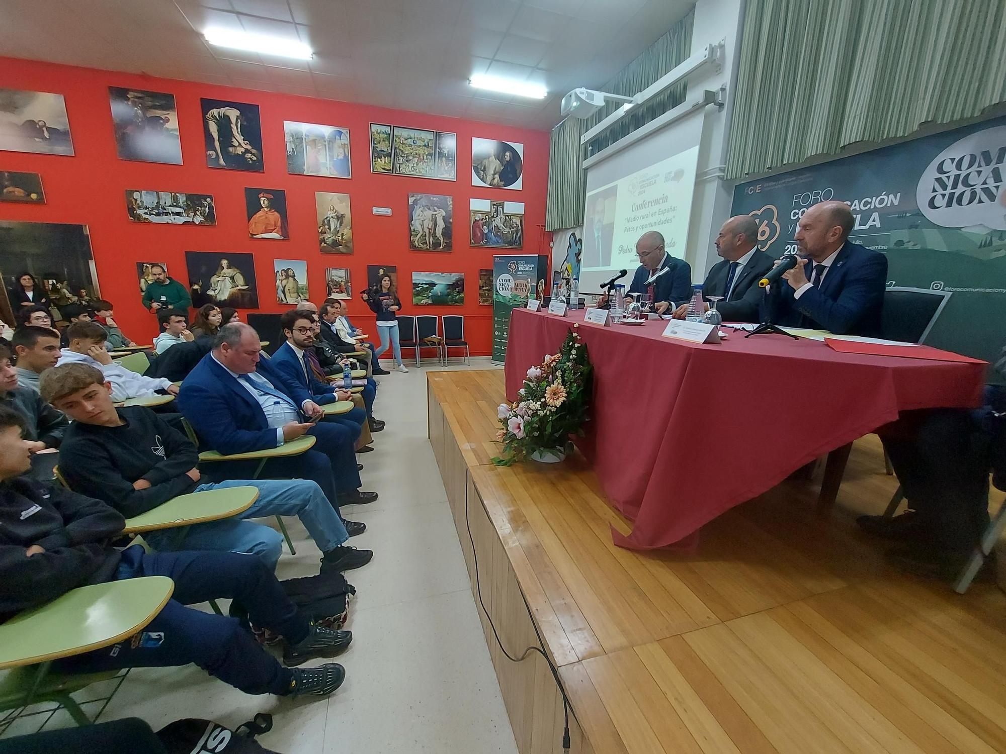 En imágenes: La visita del presidente del Senado a Vegadeo