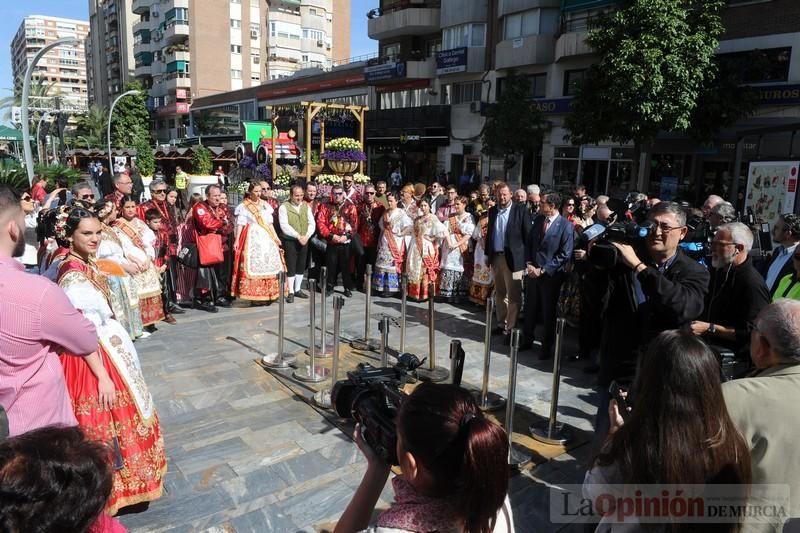 Concentración en la Avenida de la Libertad por la quema de la escultura floral