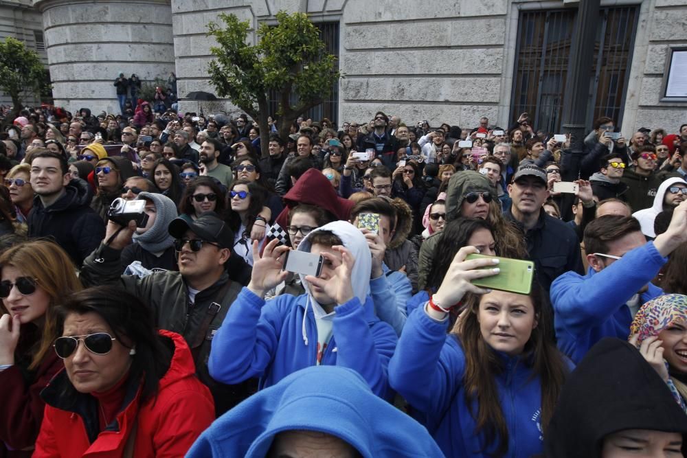 Ambientazo en la mascletà del día de la Crida