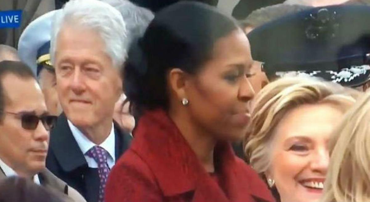 El gesto de Bill Clinton que no gustó a Hillary, en la toma de posesión de Donald Trump, el viernes. 
