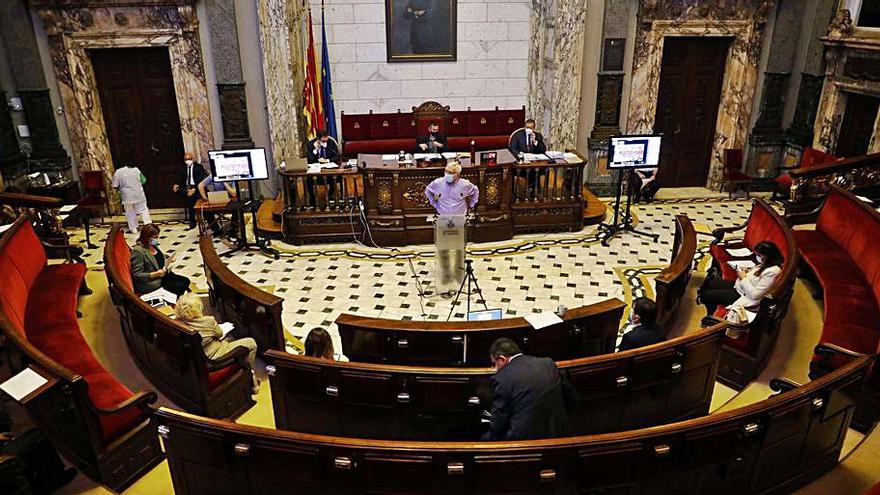 Joan Ribó y Sandra Gómez llegando al pleno. | M.A. MONTESINOS