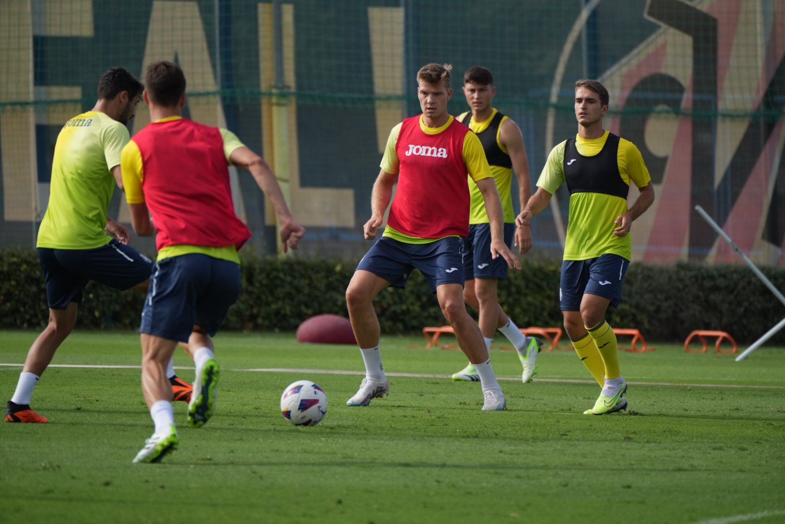Primer entrenamiento de Sorloth y Gabbia como jugadores del Villarreal