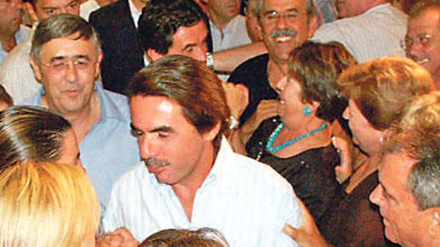 José María Aznar en un acto electoral del PP en Menorca en 2003.