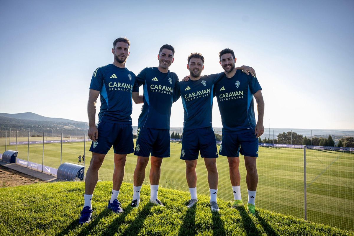 Calero, Toni Moya, Keidi Bare y Tachi, en el campo principal en Los Ángeles de San Rafael.