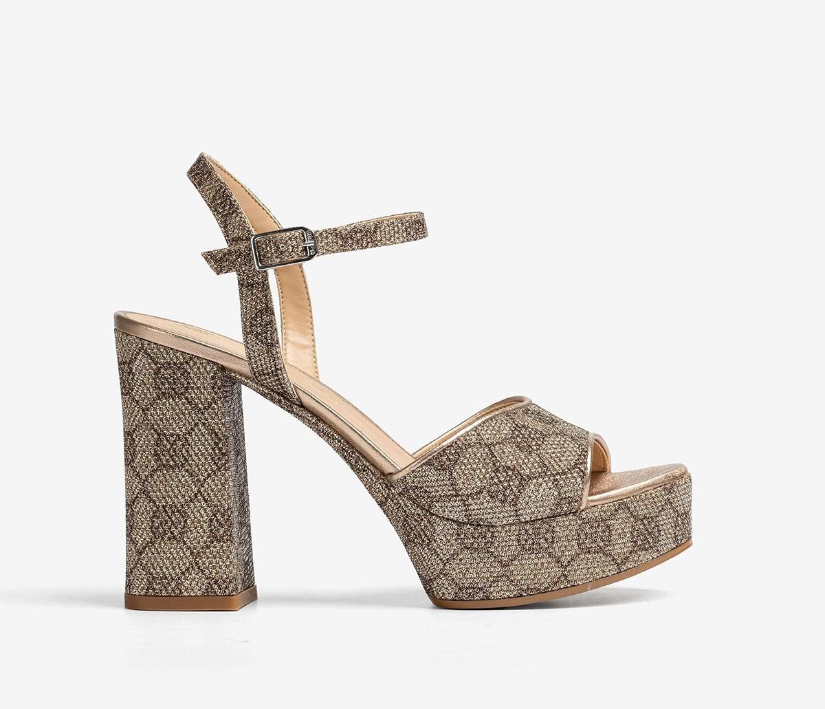 Estampada con monogramas