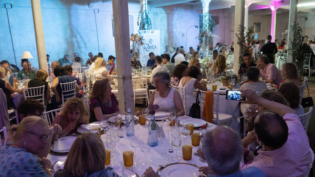 Asistentes a la cena de Azayca en La Harinera, en Zamora.