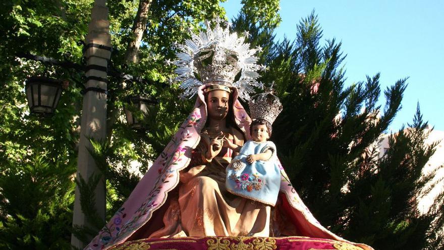 El Rosario de la Aurora de Lorca llevaba a la Patrona a la ciudad