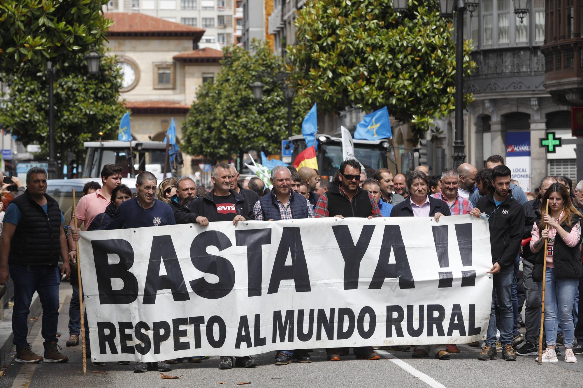 EN IMÁGENES: Así fue la tractorada de protesta del campo asturiano en Oviedo