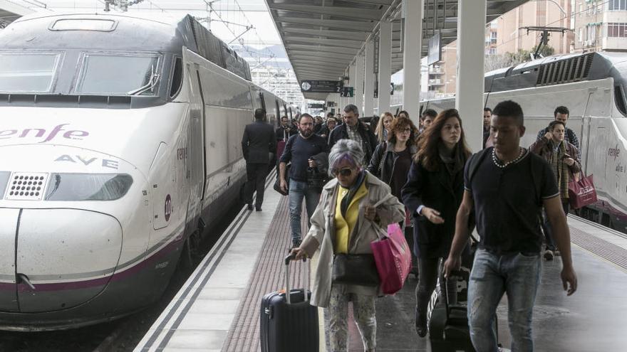 Renfe comprará 30 nuevos AVE que puedan circular a 320 km/h y con 400 pasajeros