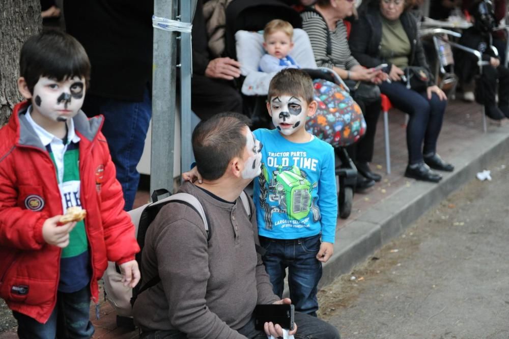 Vistabella saca su carnaval a las calles