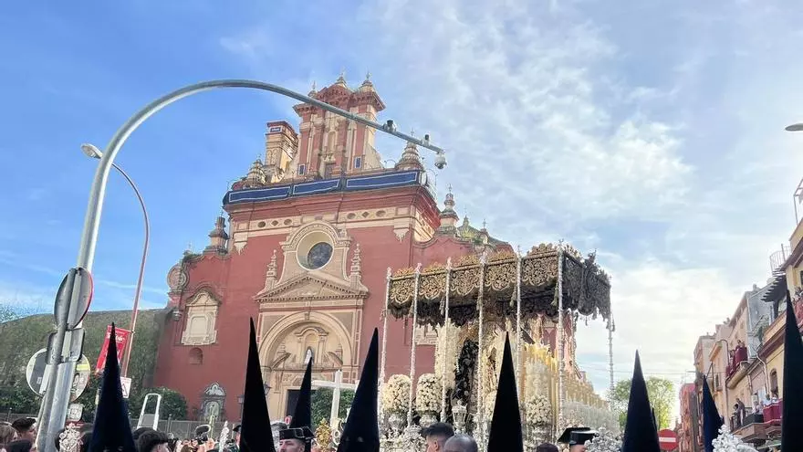 Vídeo | Así ha sido la salida de la Virgen de la Estrella de la iglesia de San Jacinto