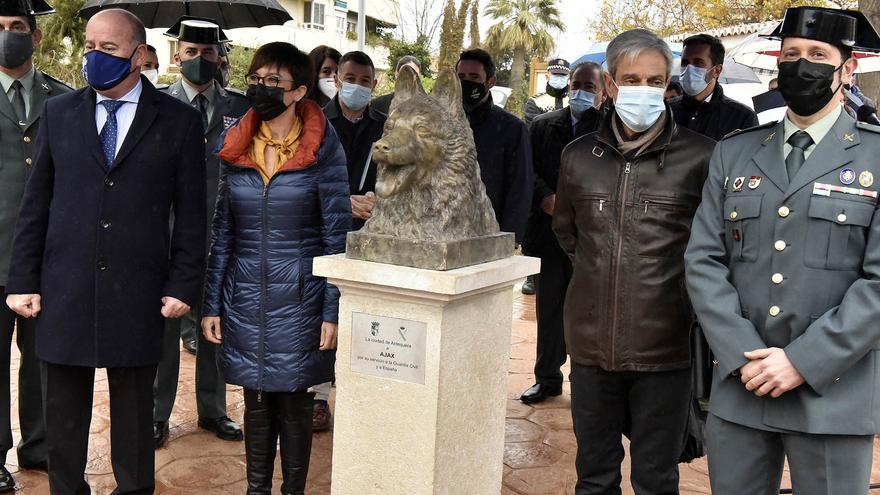 Ajax, el perro que evitó un atentado de ETA en 2009 en Mallorca, ya tiene estatua