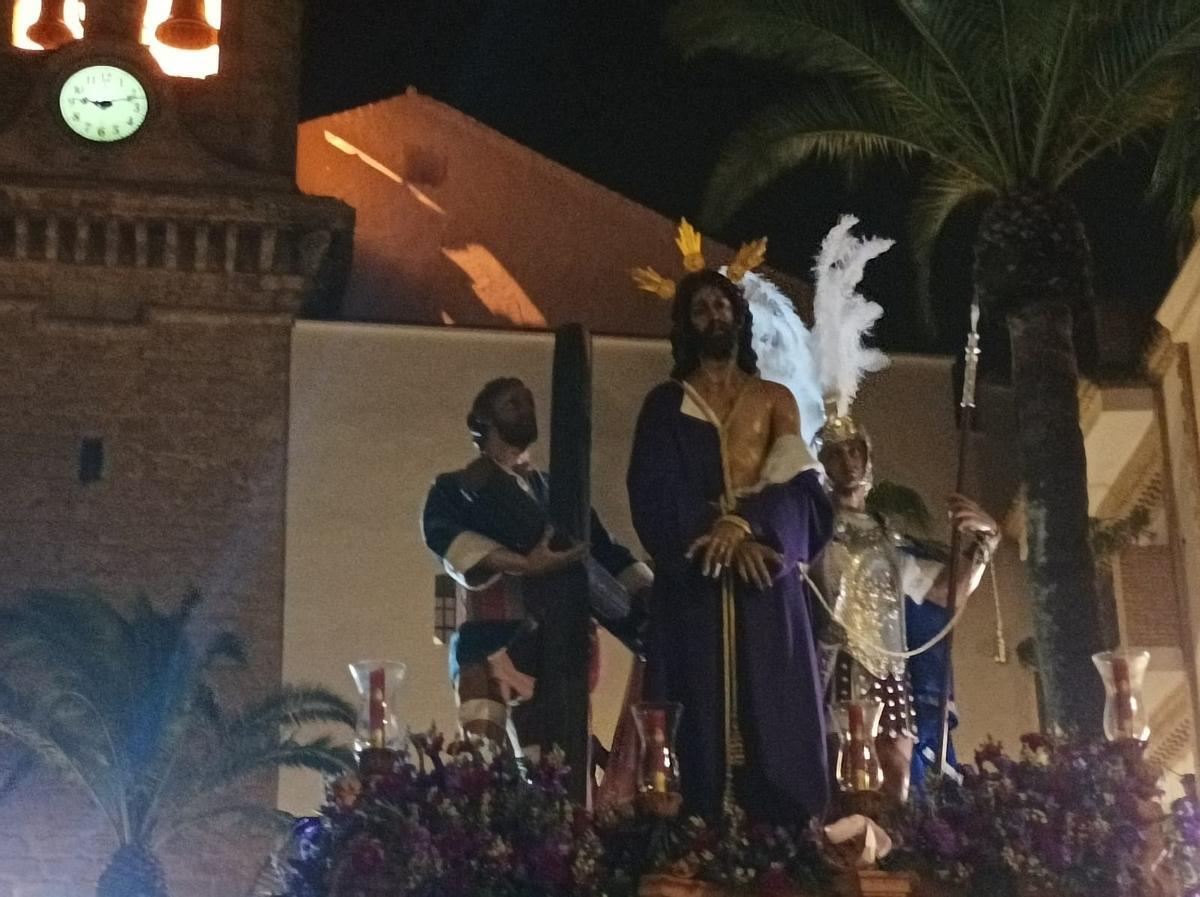 Inicio de la procesión del Cristo de las Penas de Fernán Núñez.