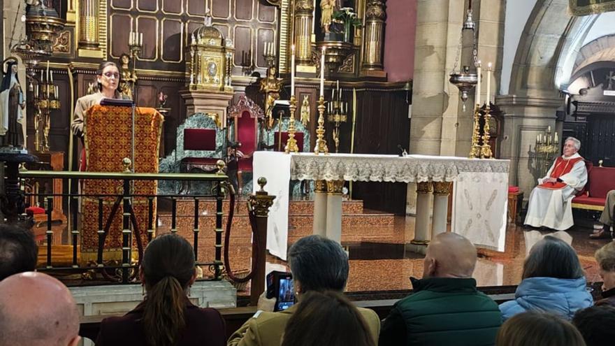 La pregonera, Lourdes Badenes, en el púlpito, durante el pregón. | A. G.-O.