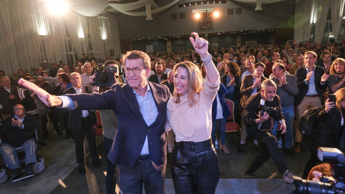 Acto en Badajoz de Feijóo con Guardiola.