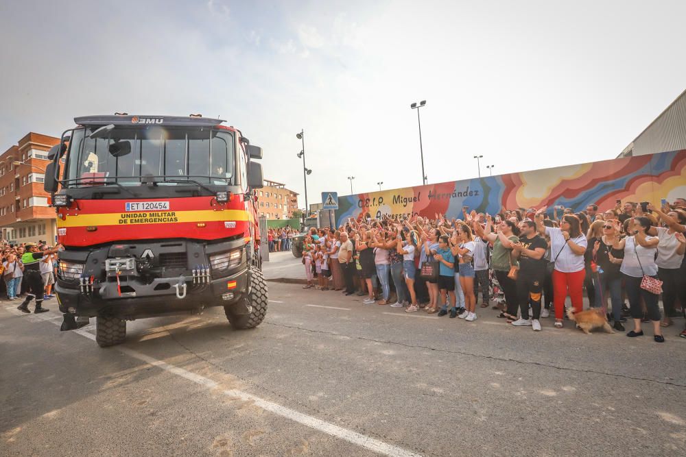 Orihuela despide a la UME entre vítores y aplausos