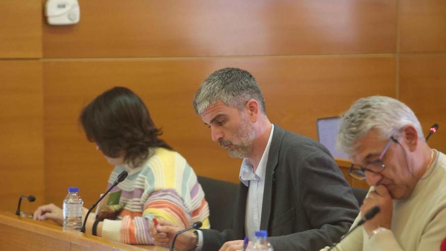El PSOE acusa a Calvelo de mentir sobre los motivos del retraso en legalizar el núcleo de puerto de Suevos