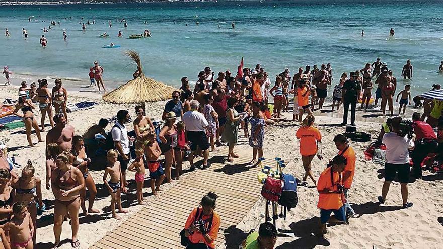 Una imagen del simulacro del viernes en la playa de Muro.