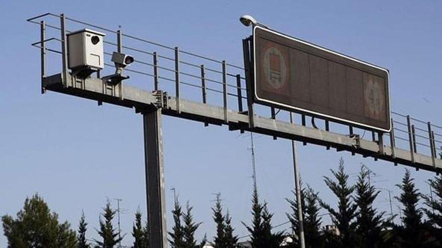 Un radar en una carretera de Málaga.