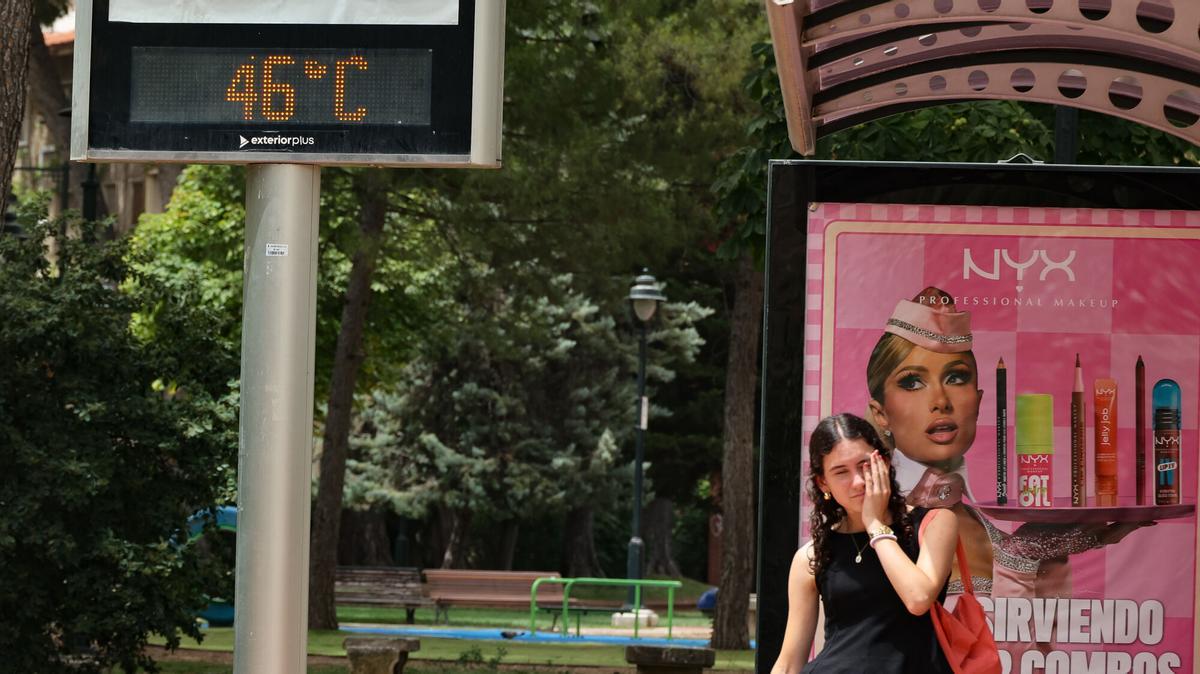 ALCOY. ALICANTE. OLA DE CALOR. TERMÓMETROS QUE MARCAN 44-45 Y 46 GRADOS
