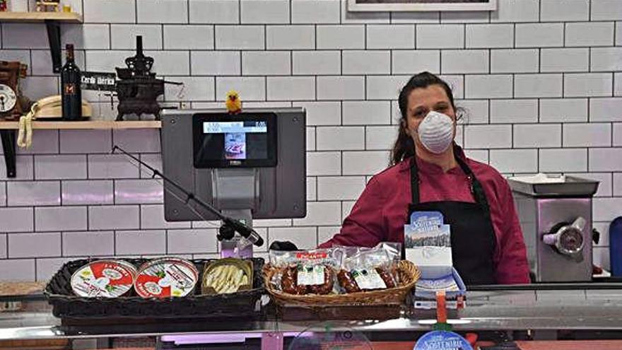 Mar Narbón en su carnicería.