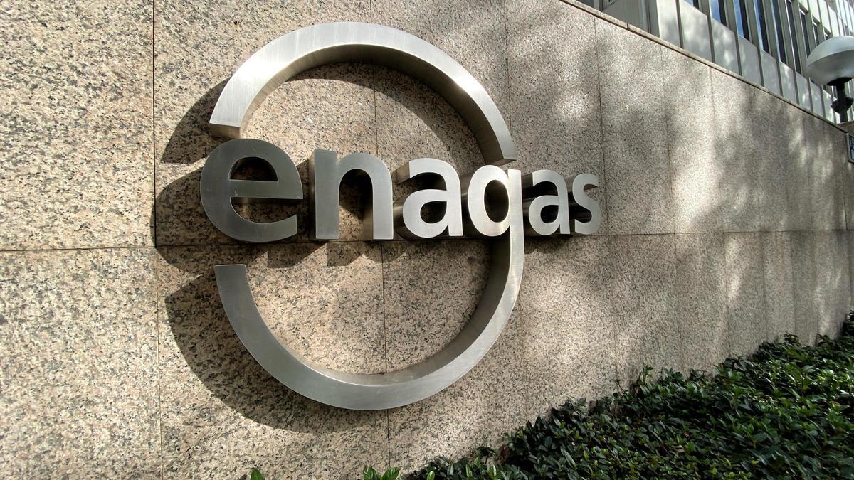 Detalle del logo de Enagás en la sede de la empresa de infraestructuras de gas natural