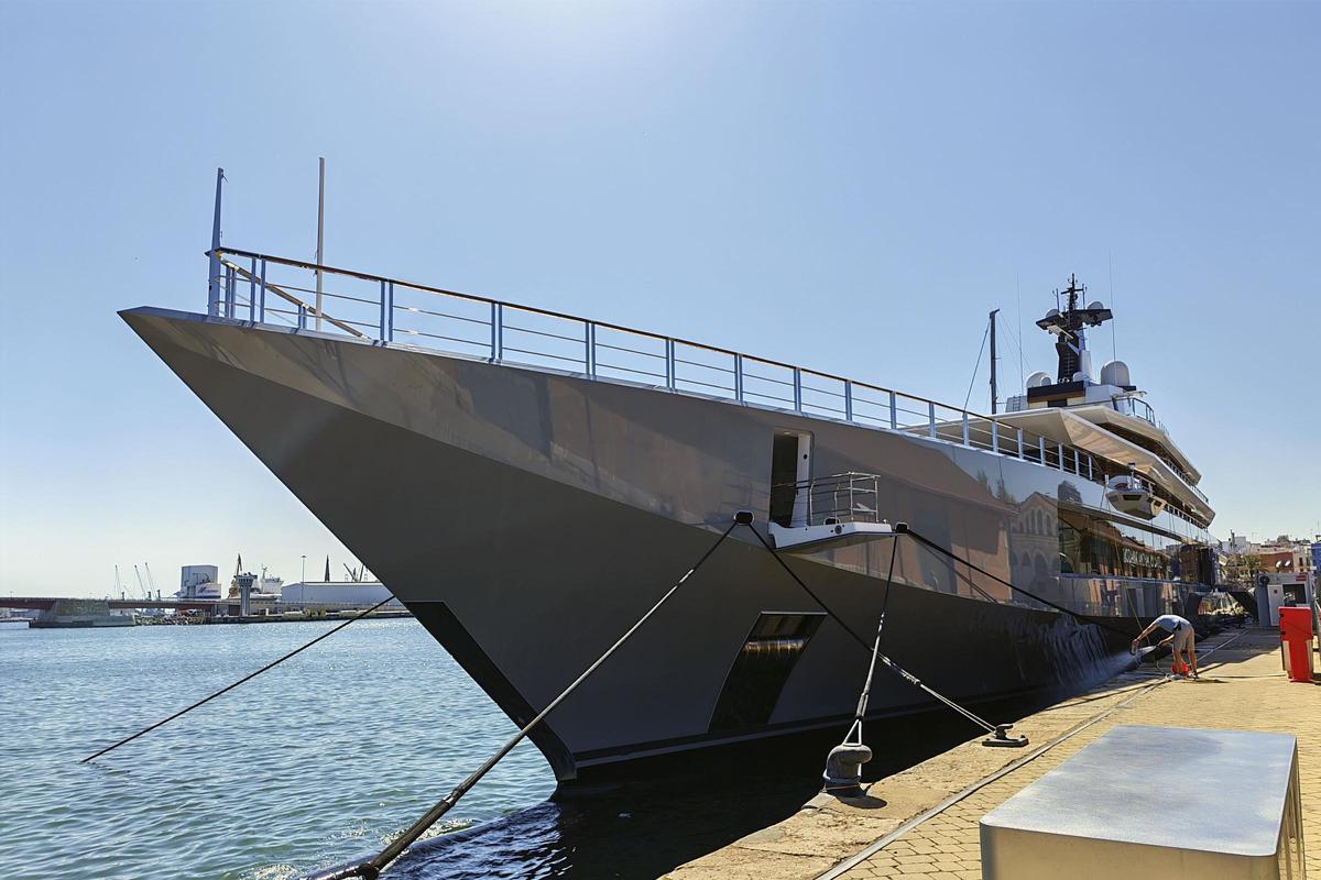 El megayate del director de cine Steven Spielberg atraca en el Puerto de Tarragona