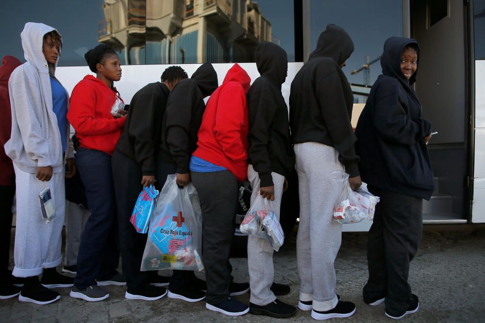 Llegan al puerto de Málaga 185 inmigrantes rescatados en el mar de Alborán