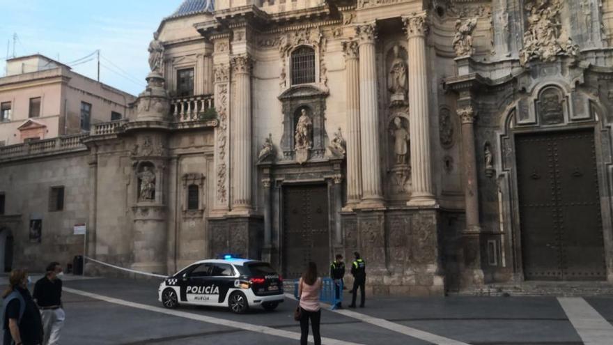 Huermur pide explicaciones tras la caída de cascotes de la Catedral de Murcia