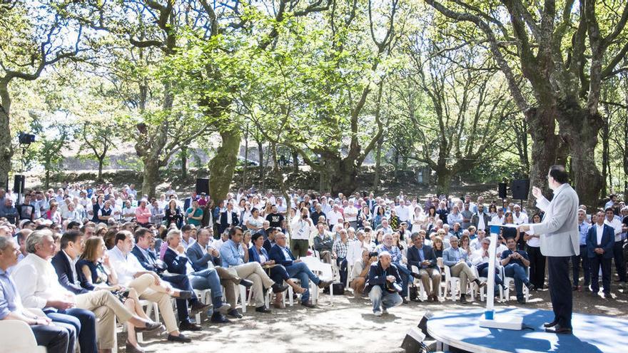 Rajoy interviene el año pasado en el acto de apertura del curso en Cotobade.  // Óscar Corral