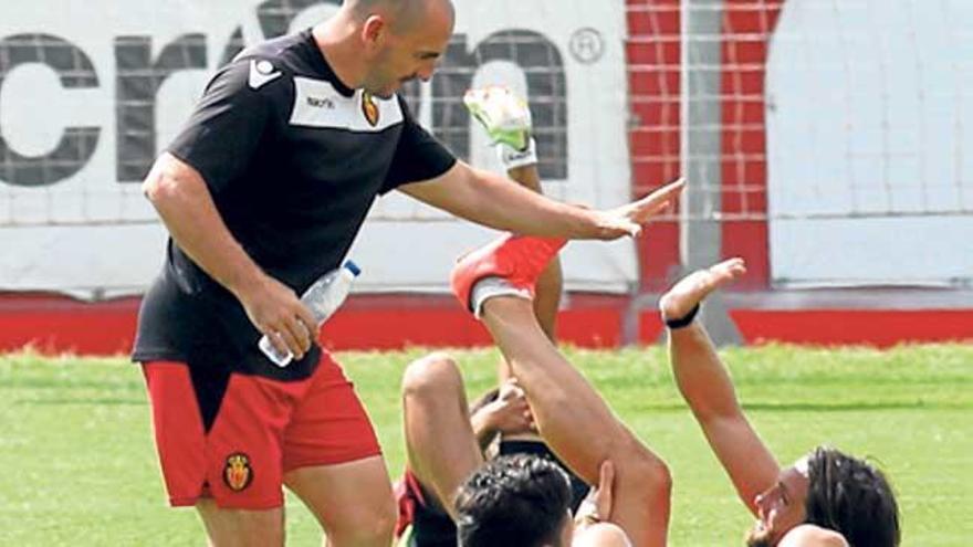 Ferrer saluda a Bianchi durante el entrenamiento del pasado miércoles en Son Bibiloni.