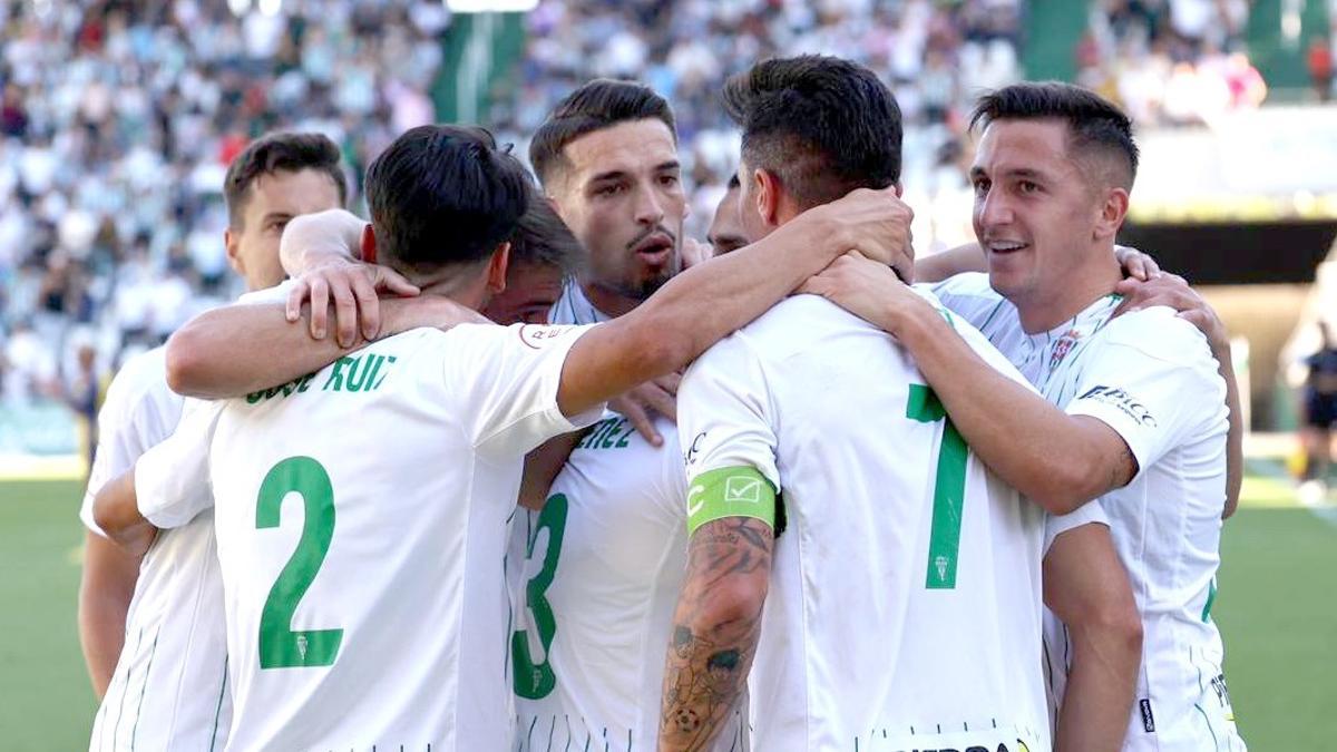 Celebración del Córdoba CF en el partido ante el Alcorcón en El Arcángel.