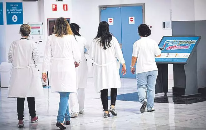 Sanidad se prepara para aumentar su plantilla en 3.000 personas más tras las reversiones