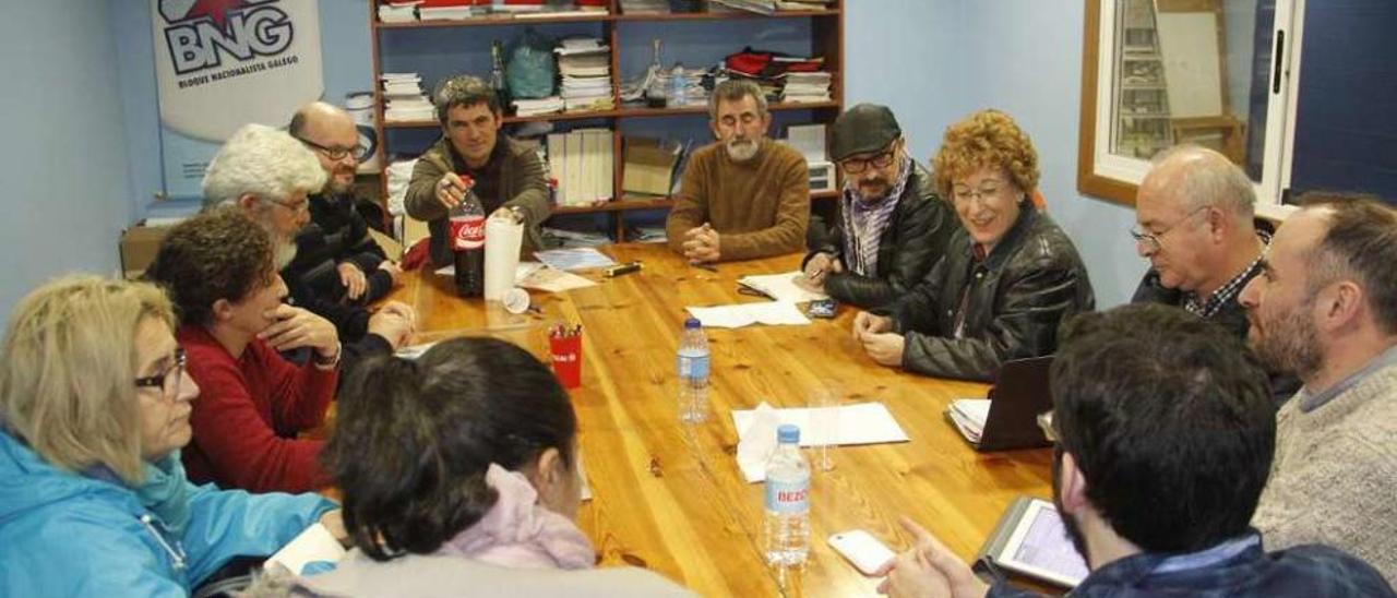 Reunión del consello comarcal del BNG en la noche del martes en Moaña. // Santos Álvarez