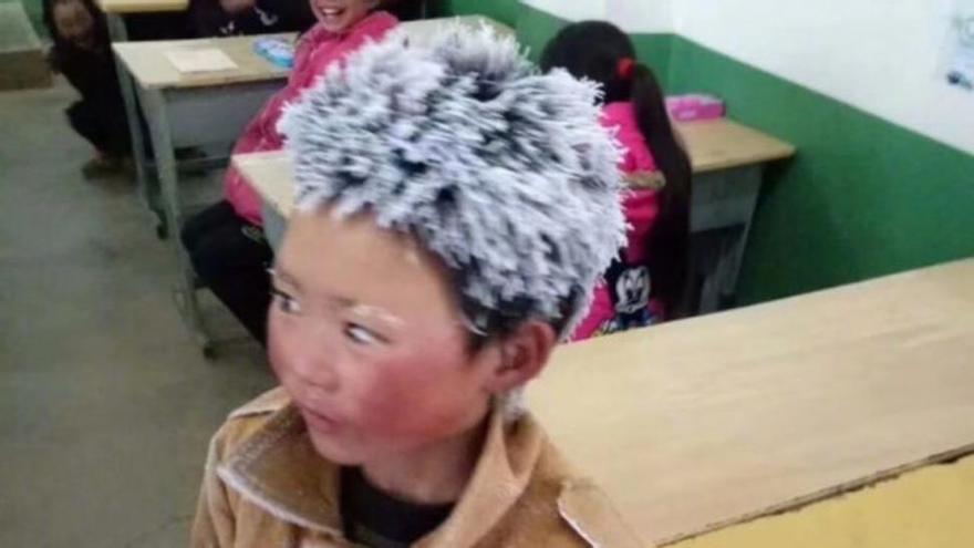 Un niño con el pelo congelado reabre el debate de la pobreza infantil en China