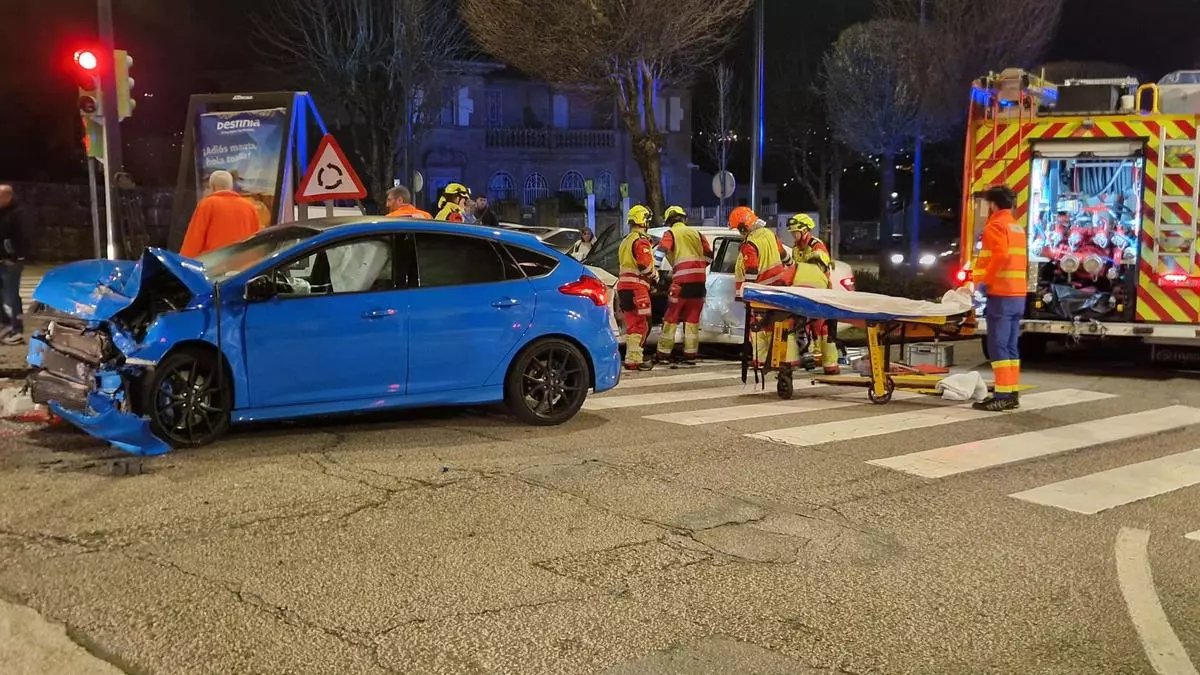 Grave accidente en la Gran Vía de Vigo con dos conductores heridos