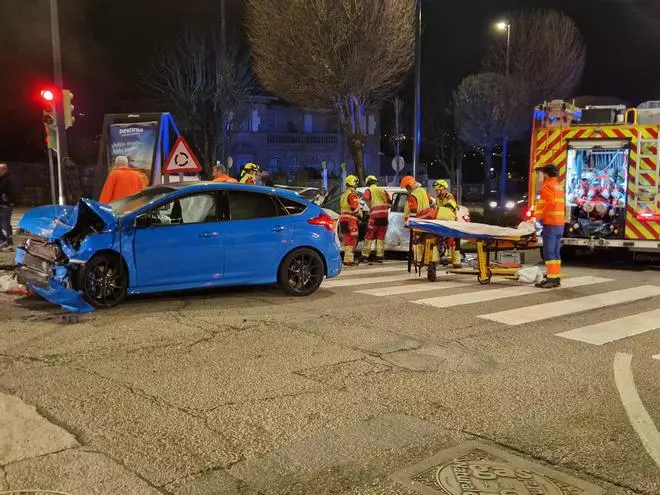 Accidente grave entre dos coches en la Gran Vía de Vigo