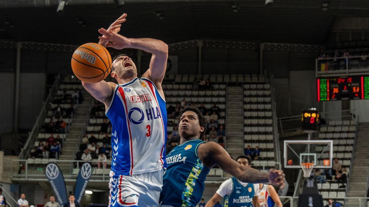 El Lucentum sufre una dura derrota ante el Menorca