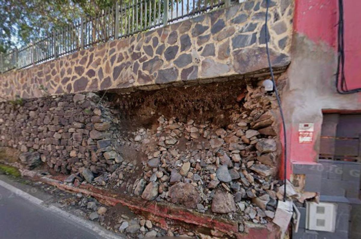 Riesgo de derrumbe del muro del Parque de Los Almendros, en Santa Brígida.
