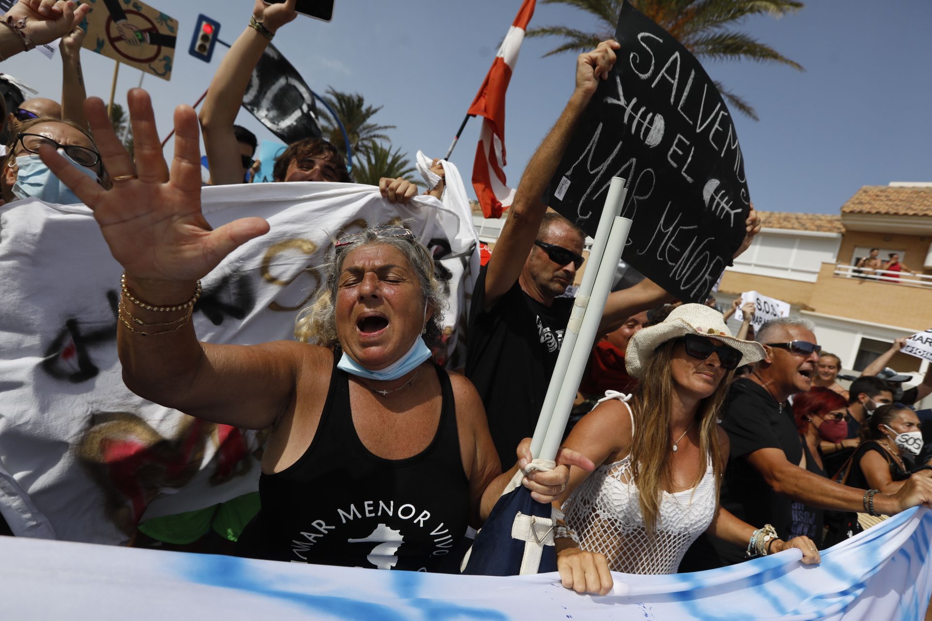 Protestas de vecinos del Mar Menor al inicio de La Manga