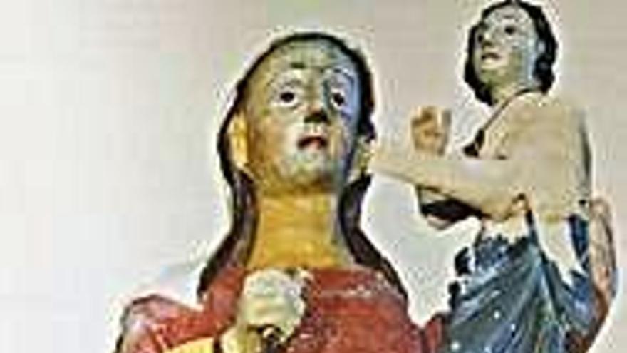 Desde la izquierda, la imagen de la Virgen antes de la restauración y las dos de la derecha detalles de la talla restaurada, tanto el cuerpo entero como medio cuerpo y el niño.