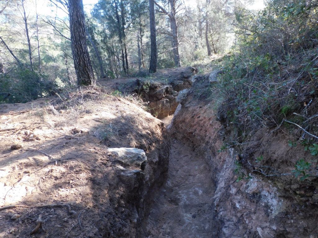 Descubren 130 metros de trincheras y un nido de ametralladora en Titaguas