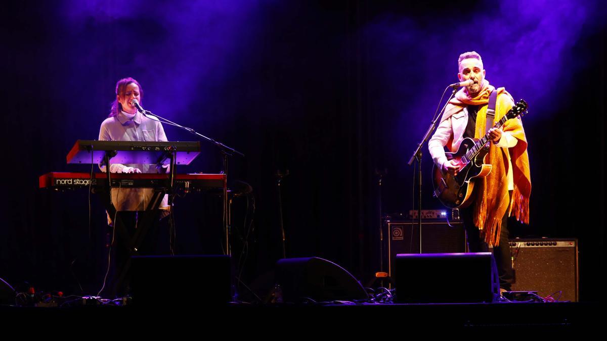 Meritxell Neddermann al piano y Jorge Drexler, en el concierto del miércoles.