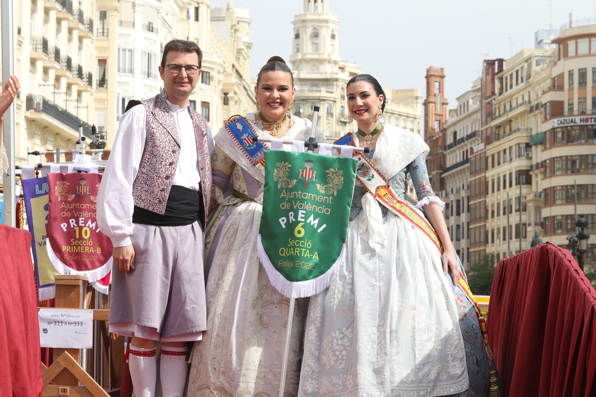 Entrega de los premios de las Fallas 2022 a las comisiones (III)