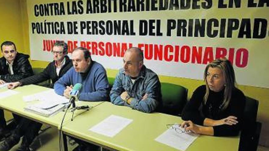 Miguel Ángel González (CSI), Juan Gavira (CSIF), José Luis González (USIPA), José Antonio Fernández Morán (CC OO) y Serafina Muñiz (UGT).