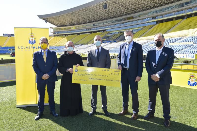 La UDLP realiza una donación de 5000€, alimentos y juguetes a ONGs